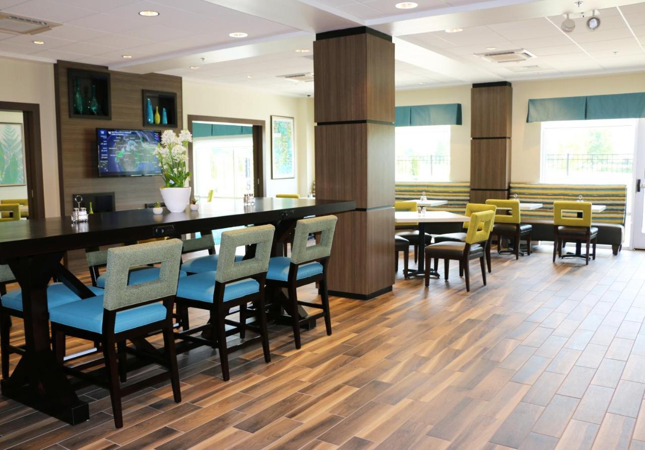 Holiday Express & - Hendersonville Se - By Ihg Flat Rock